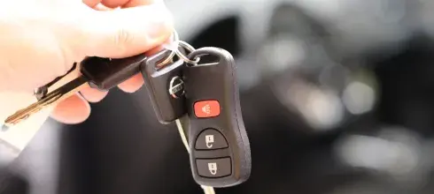 a hand hands the keys to nissan