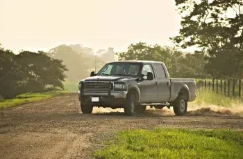Pickup that drifts on the road