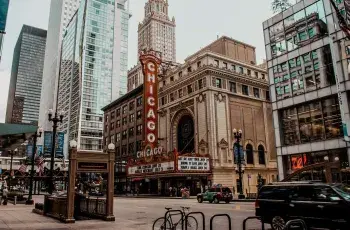 Street in Chicago where people and cars move