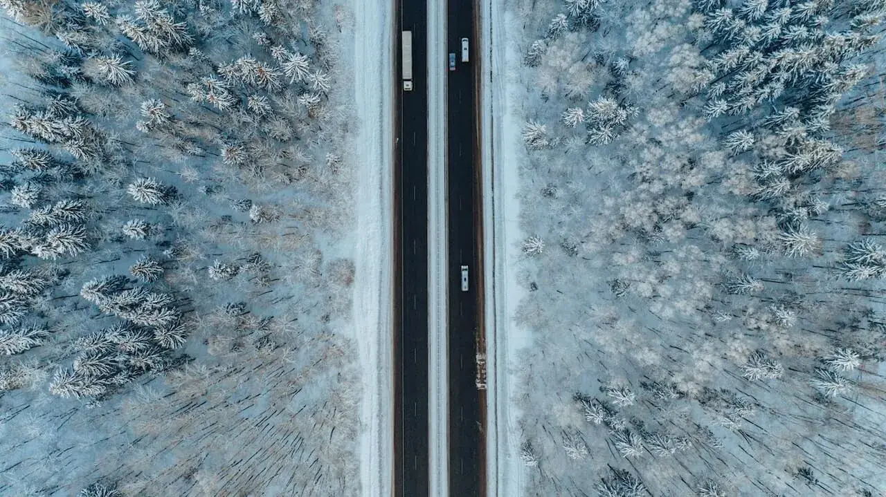 Highway in the middel of winter