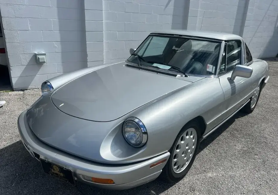 Alfa Romeo Spider Shipped to Chicago, IL ZIP: 60623