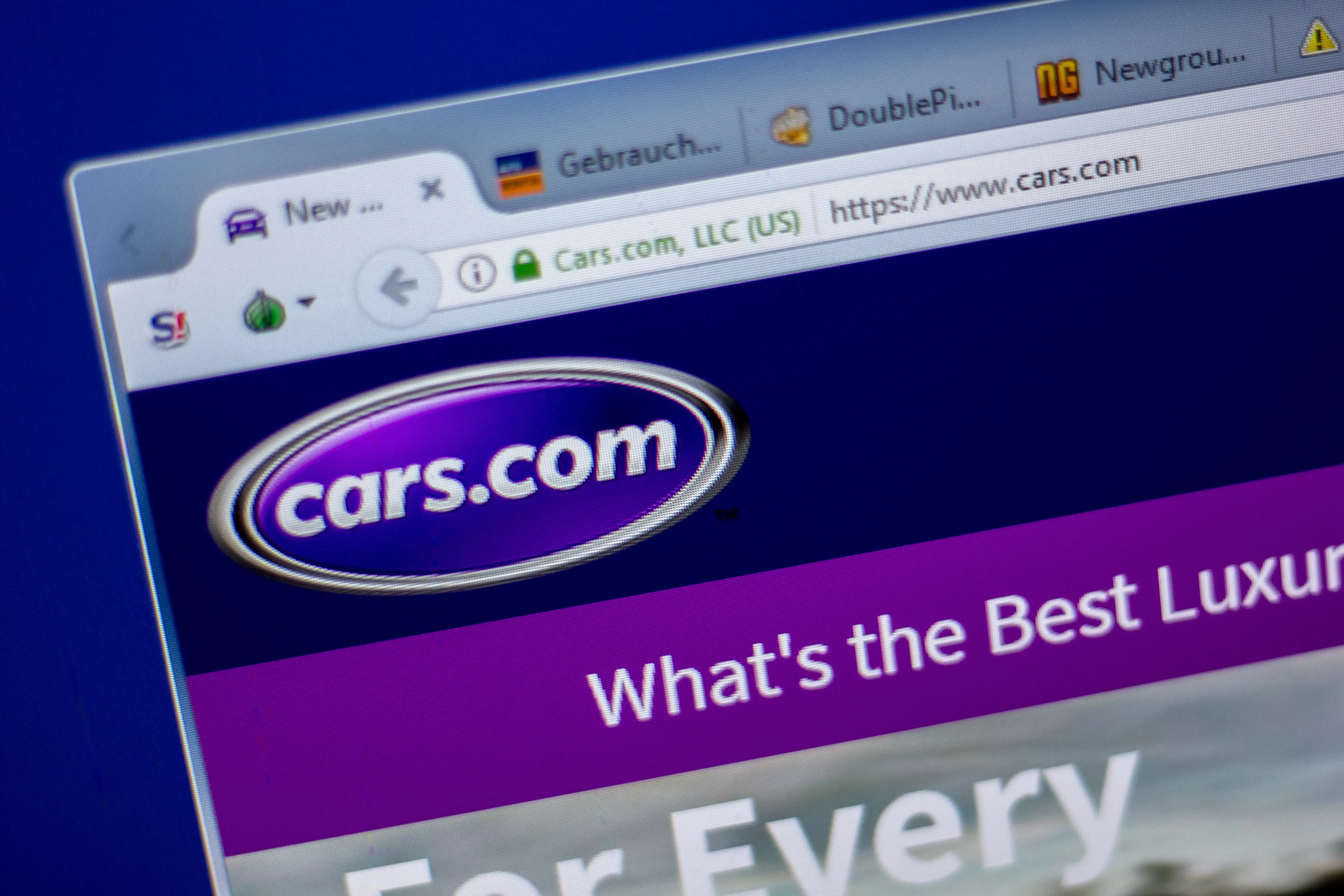 Is Cars.com Legit? A 2026 Review for Buying and Selling Cars