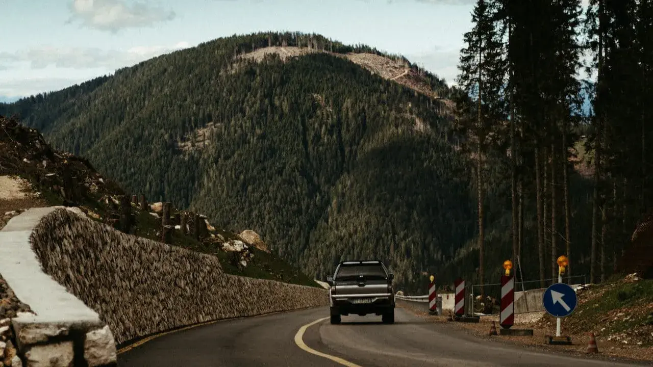 A car driving through the mountains