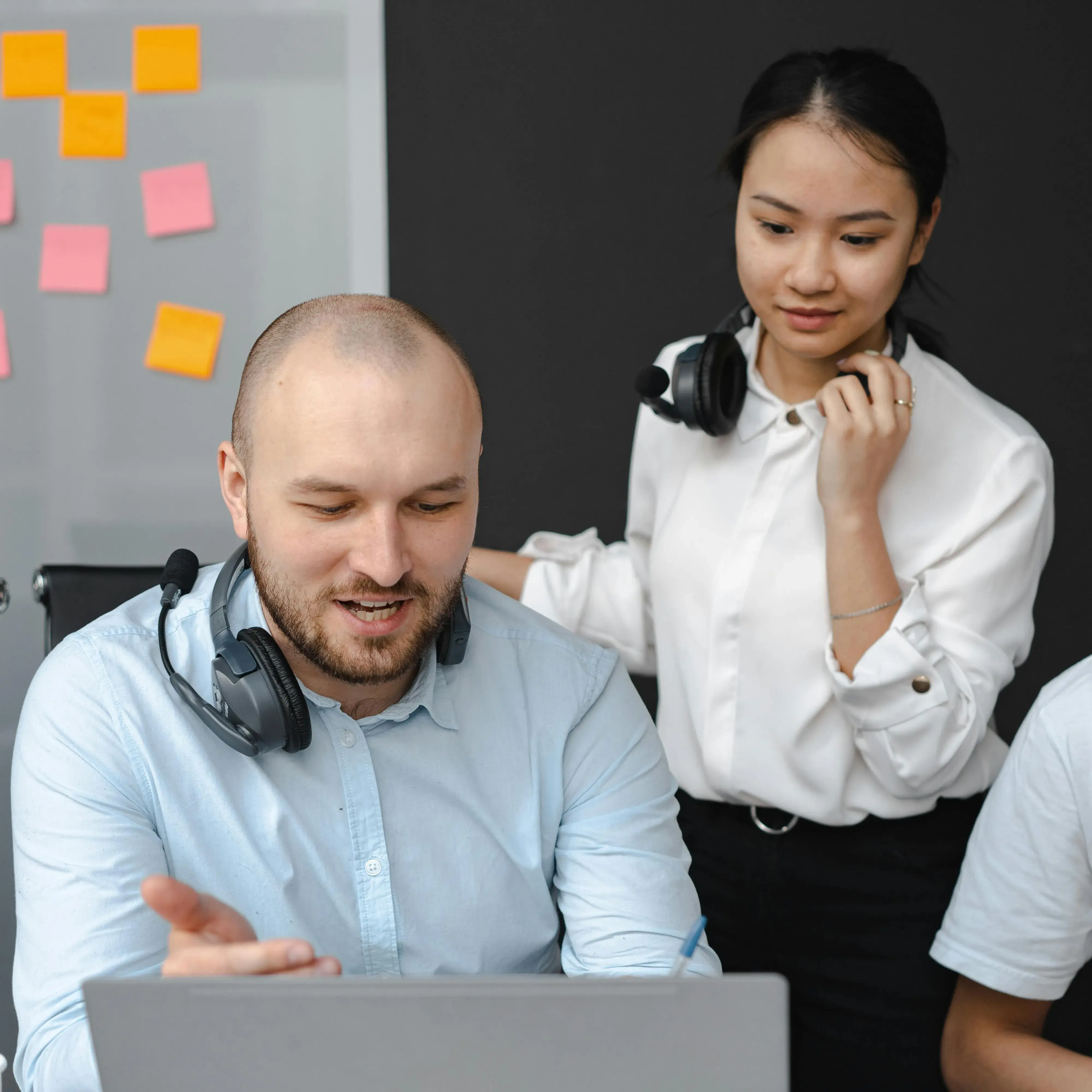 Man and woman in charge of a customer's order 